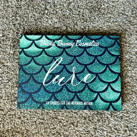 Blend Bunny "Lure" eyeshadow palette
